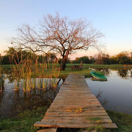 Karee & Wild Olive Guest Lodge Hekpoort Bagian luar foto