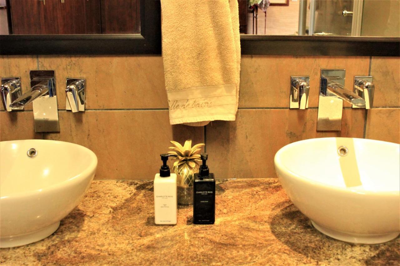 Karee & Wild Olive Guest Lodge Hekpoort Bagian luar foto