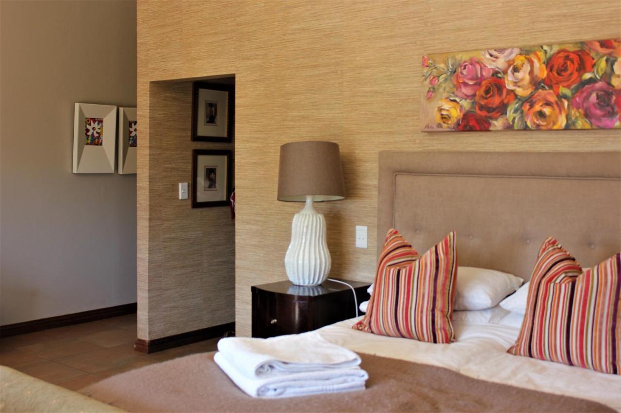 Karee & Wild Olive Guest Lodge Hekpoort Bagian luar foto