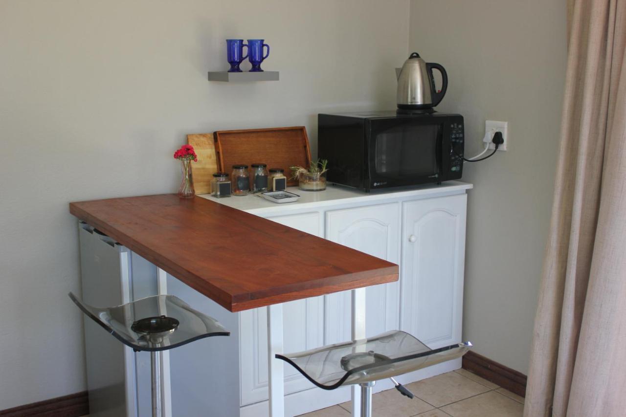 Karee & Wild Olive Guest Lodge Hekpoort Bagian luar foto