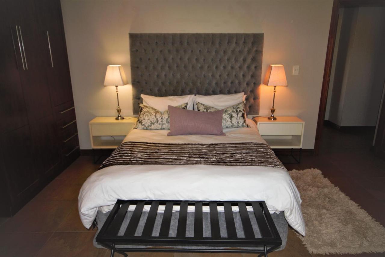 Karee & Wild Olive Guest Lodge Hekpoort Bagian luar foto