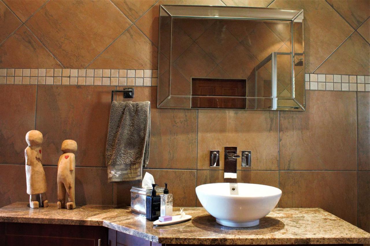 Karee & Wild Olive Guest Lodge Hekpoort Bagian luar foto