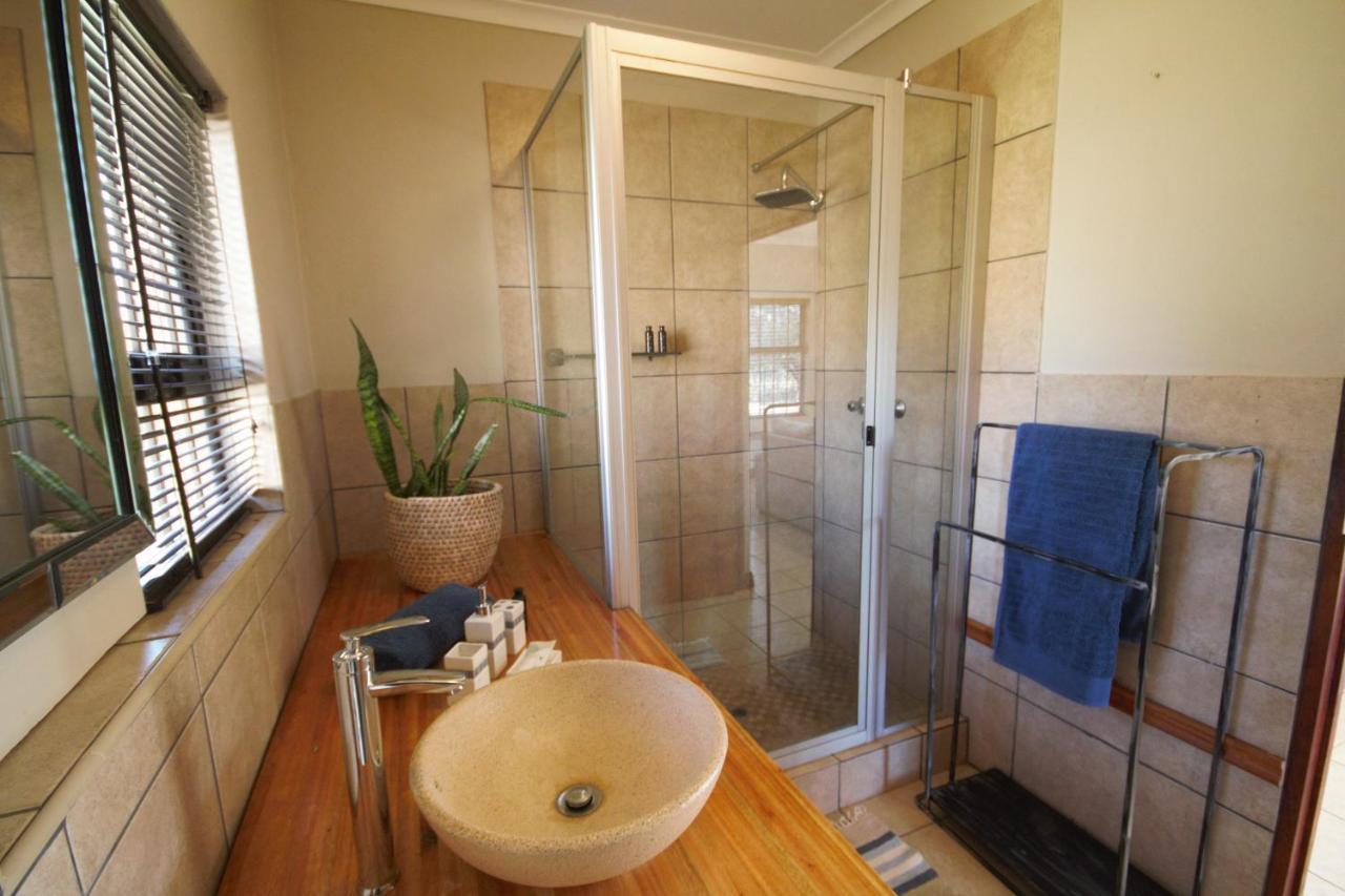 Karee & Wild Olive Guest Lodge Hekpoort Bagian luar foto